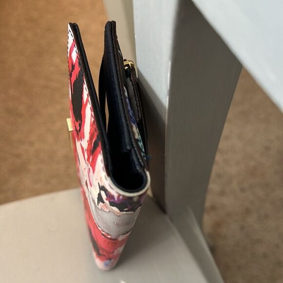 Kate Spade Wallet - Picture 6 of 7